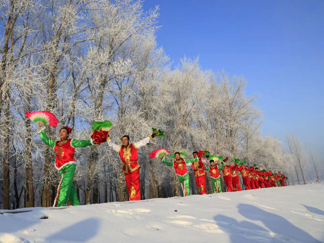 秧歌表演。七里屯村供圖